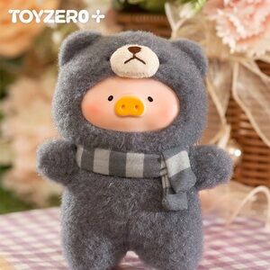 Lulu The Piggy Joyful Time series, in the style “HUG TEDDY”. Keychain